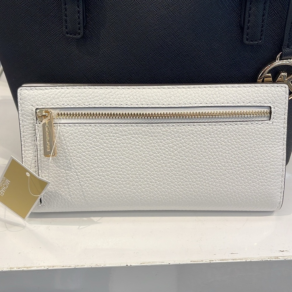 Michael Kors Reed Lg Bifold Pebbled Leather Snap Wallet Card Case
Optic White - Picture 2 of 16
